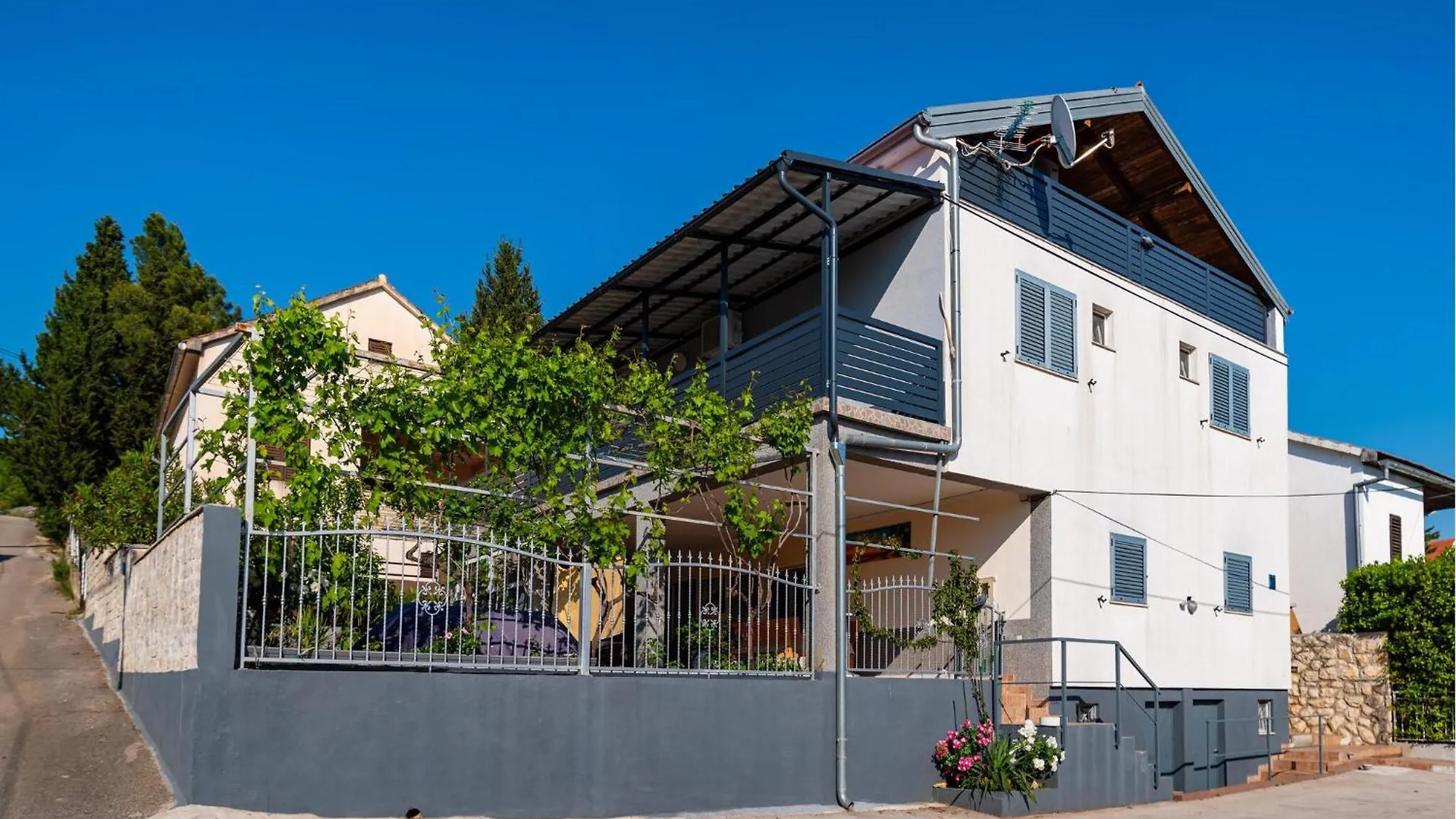 Beautiful Apartment In Krusevo With Wifi 0*, Krusevo (Zadar)